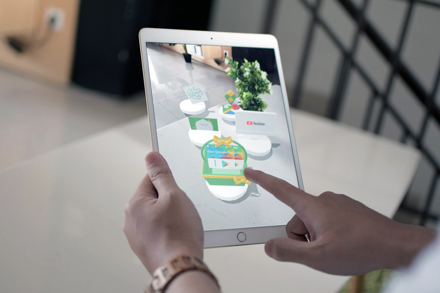 CREATE YOUR OWN AUGMENTED REALITY with Assemblr