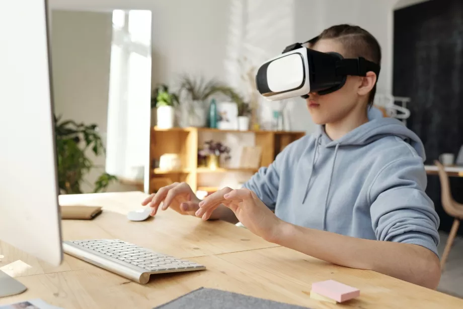 Transforming Employee Training Through Virtual Reality: The Case of EyeFlow